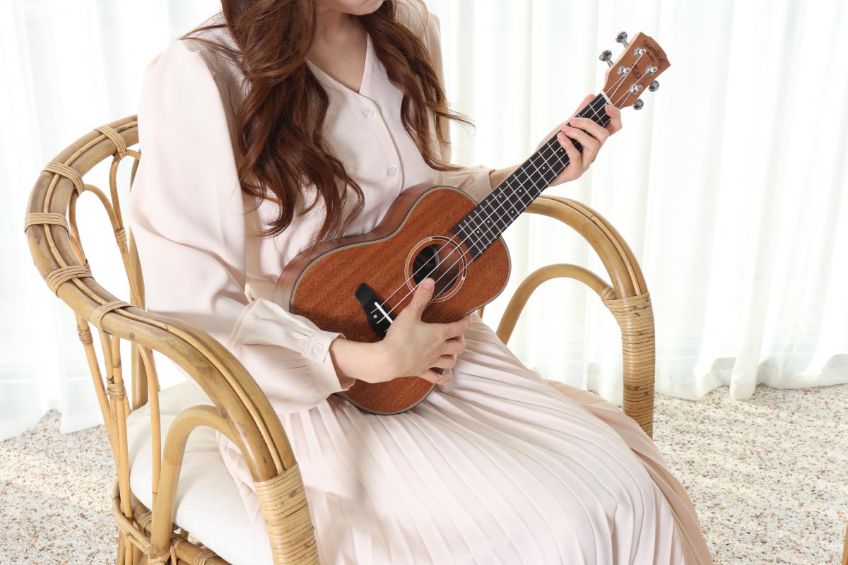 칼림바/악기/여성손/여성모델 구합니다